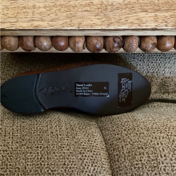 🌸3 for $18🌸 Just the Right Shoe Ingenue, Brown Tassel Loafer Miniature EUC - Picture 7 of 9